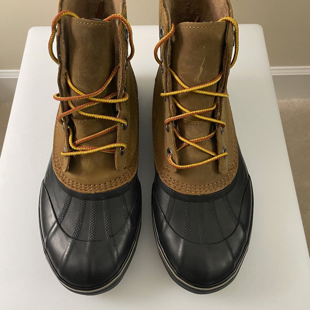 Sorel Boots ...fully lined ...size 9  ...never worn